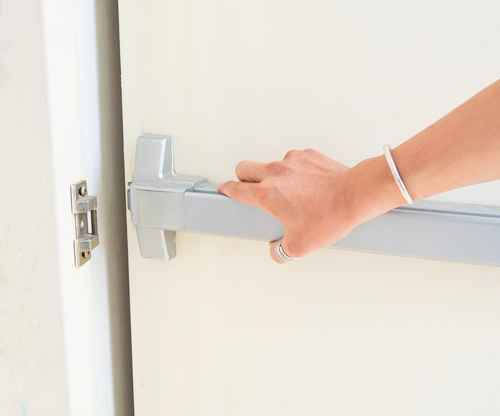 Cómo cambiar la cerradura de una puerta blindada