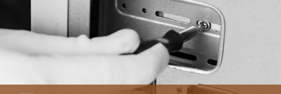Cómo cambiar la cerradura de una puerta blindada