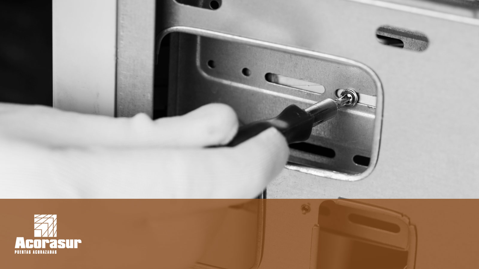 Cómo cambiar la cerradura de una puerta blindada